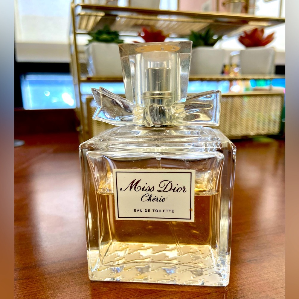 Miss Dior Cherie perfume